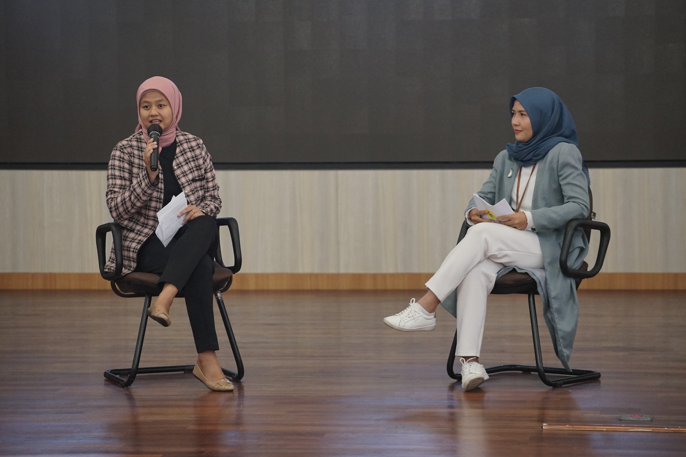 MC & Moderator Training for PLN UID Jawa Timur - PT Sinergi Bicara ...